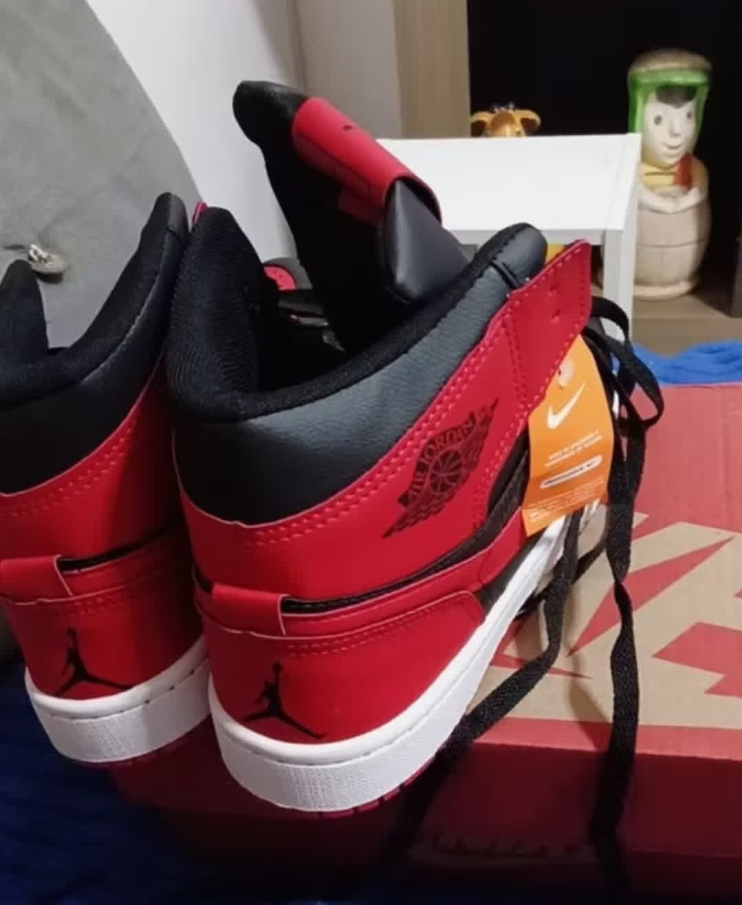 Heel view of a Jordan 1 'Bred' bootleg.