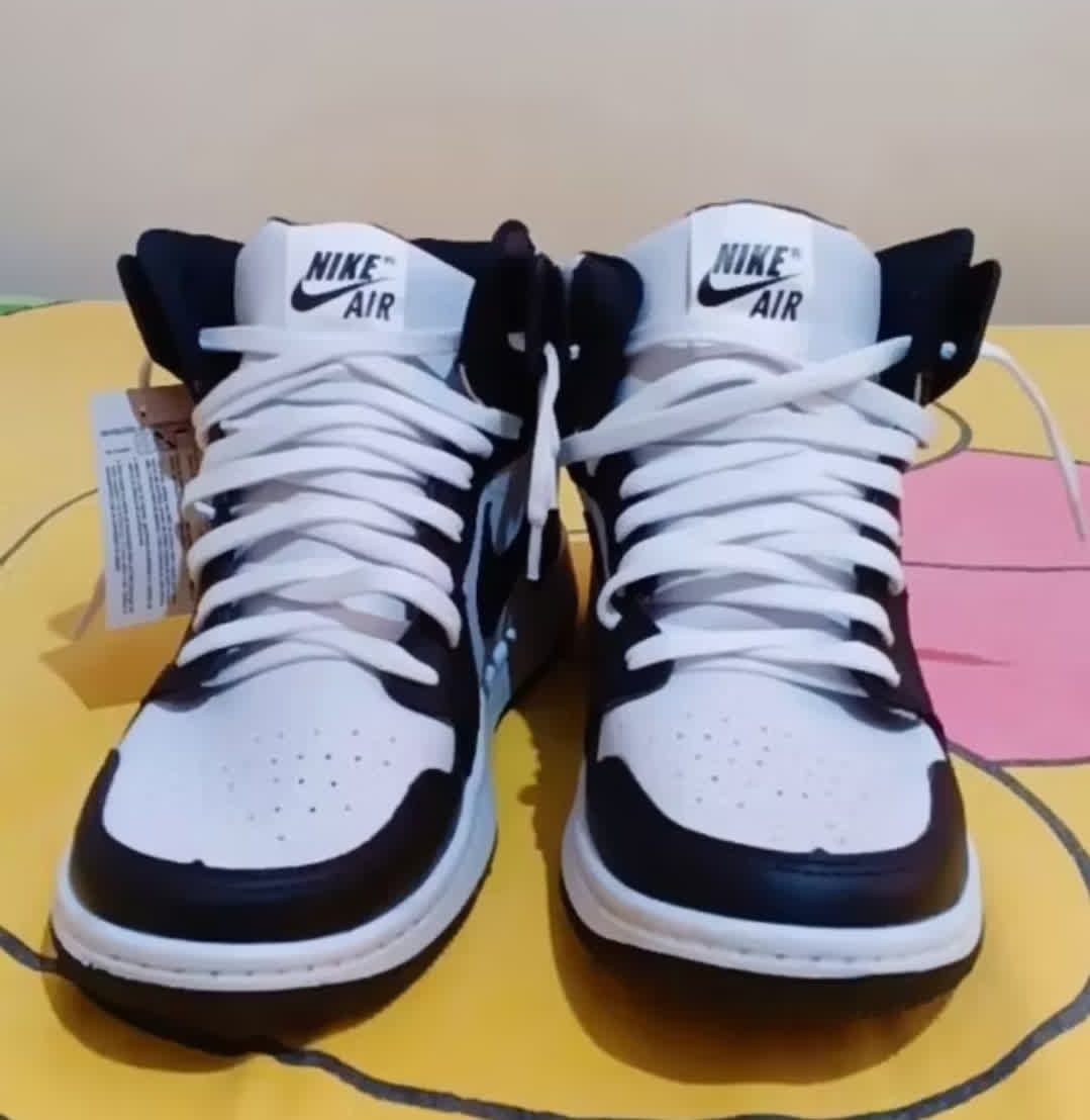 Front view of a Jordan 1 'Panda' bootleg.